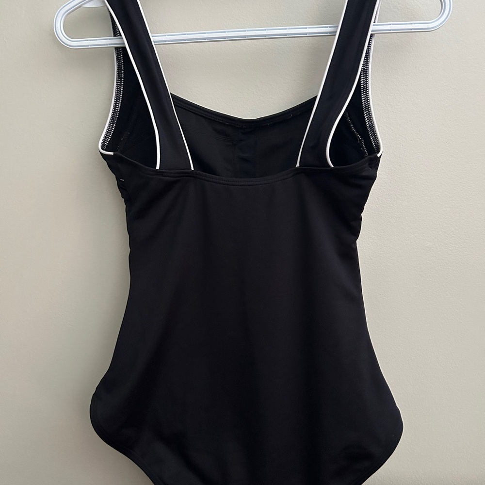 TYR women’s black swimsuit size 8 - Picture 2 of 4